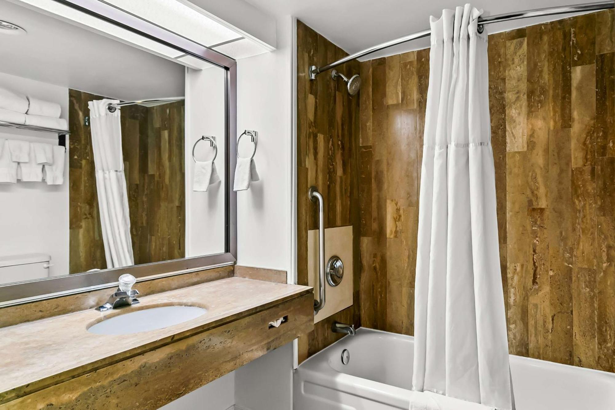 Western Downtown Hotel 3*