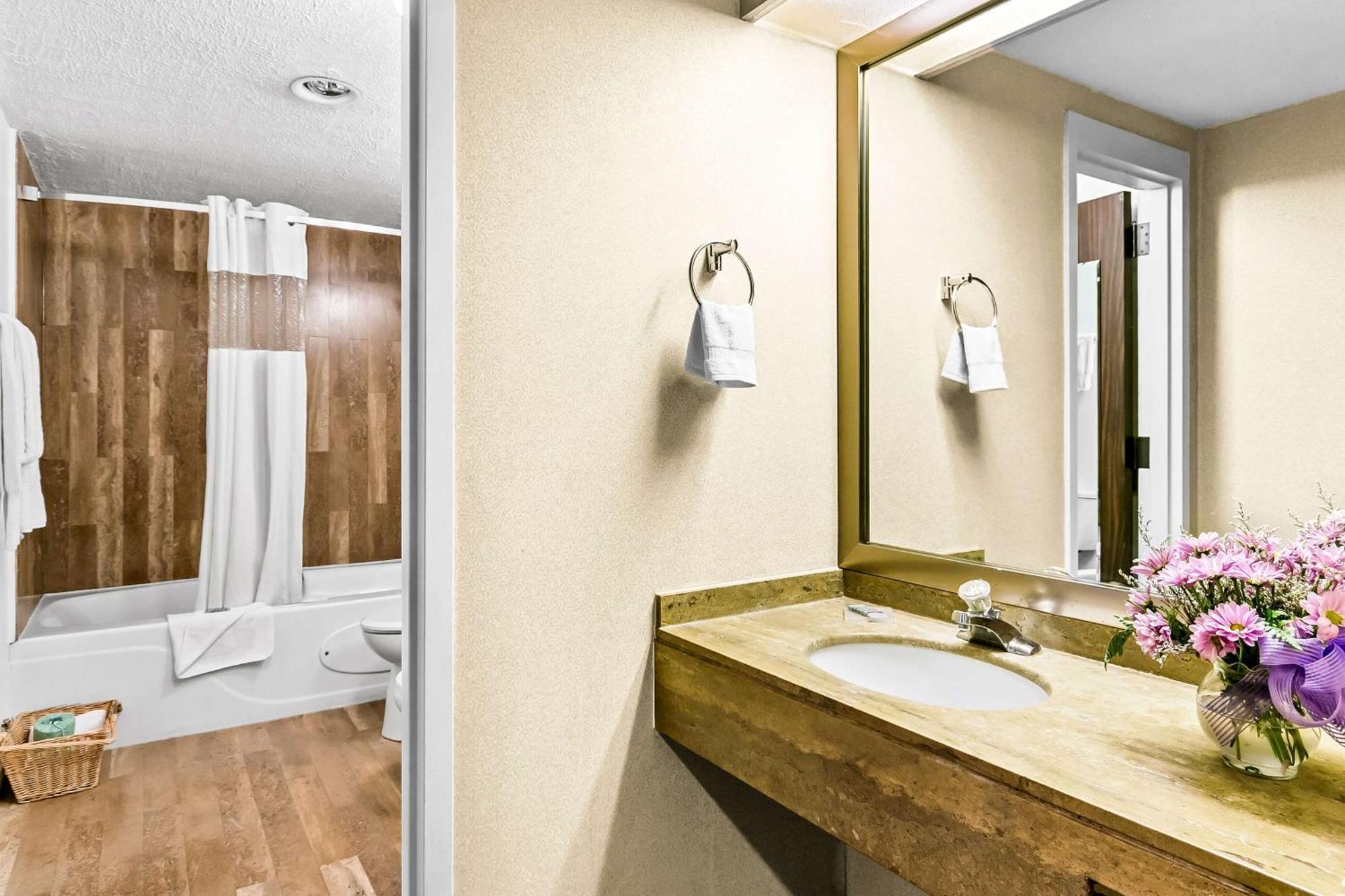 Hotel Western Downtown 3*
