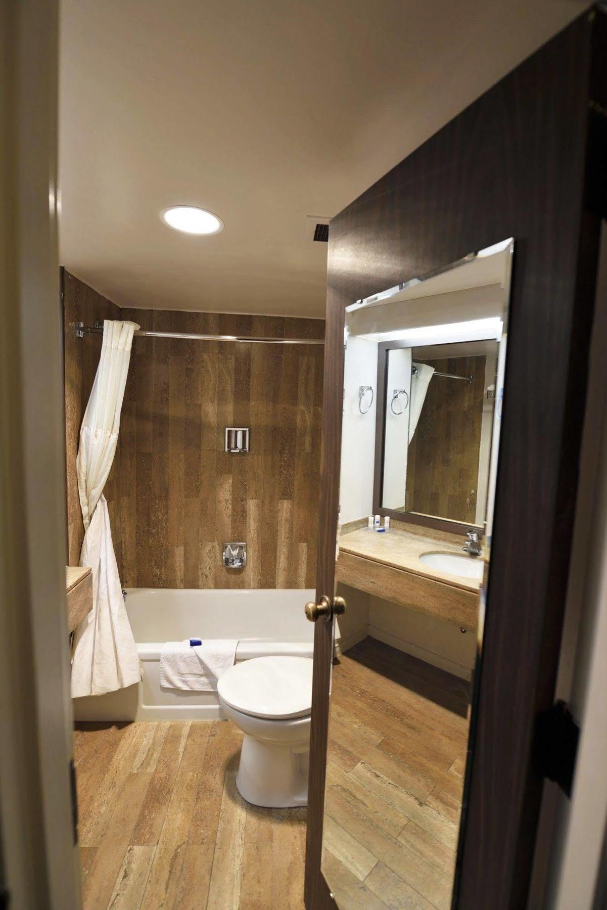 Hotel Western Downtown 3*